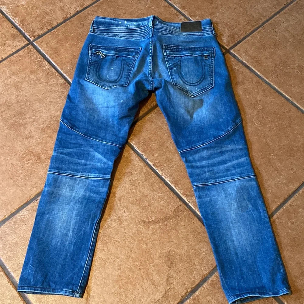 TRUE RELIGION JEANS